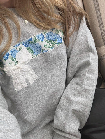 Hydrange Bow Crewneck
